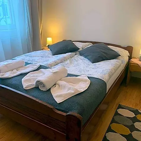 Aranykorona Hotel *